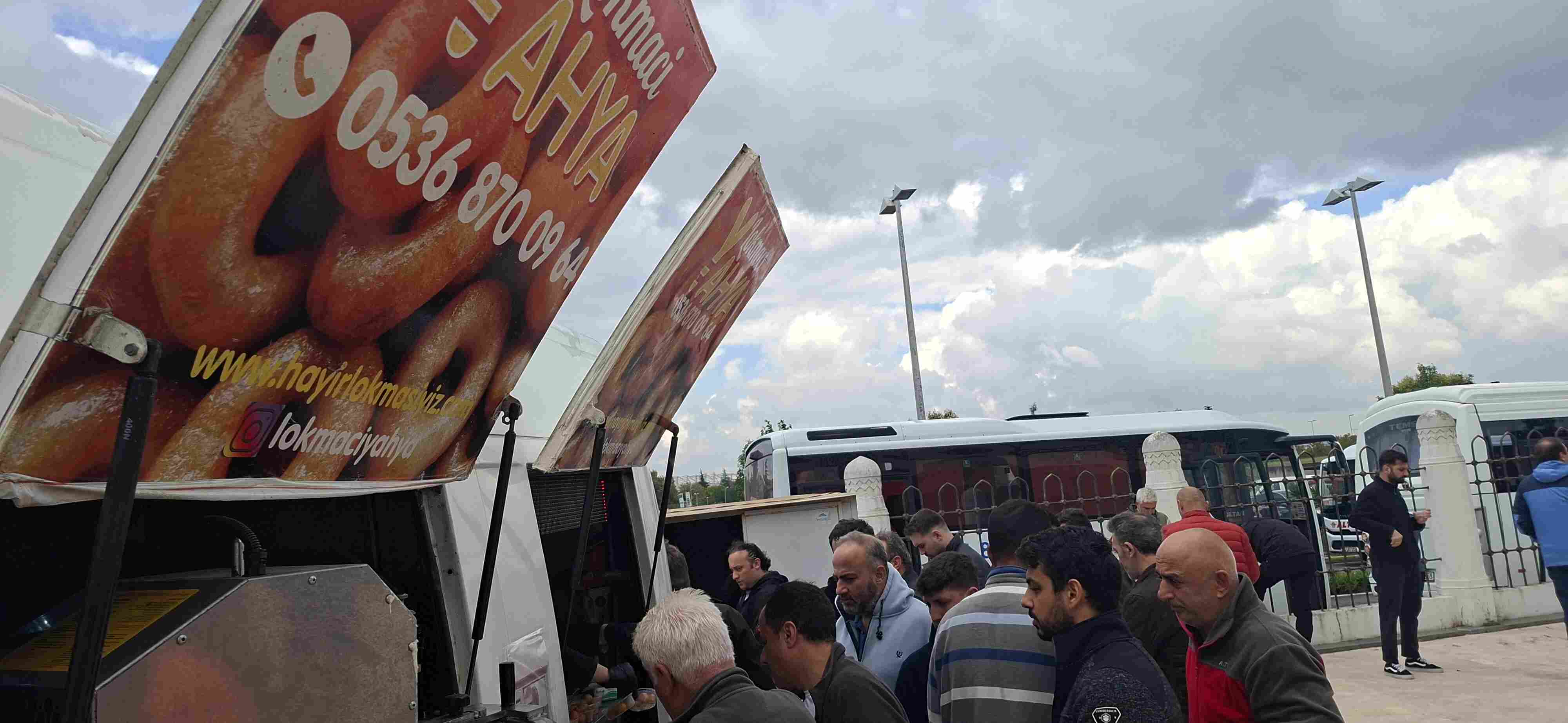 Cami çıkışı hayır lokması ve toplu dağıtım hizmeti