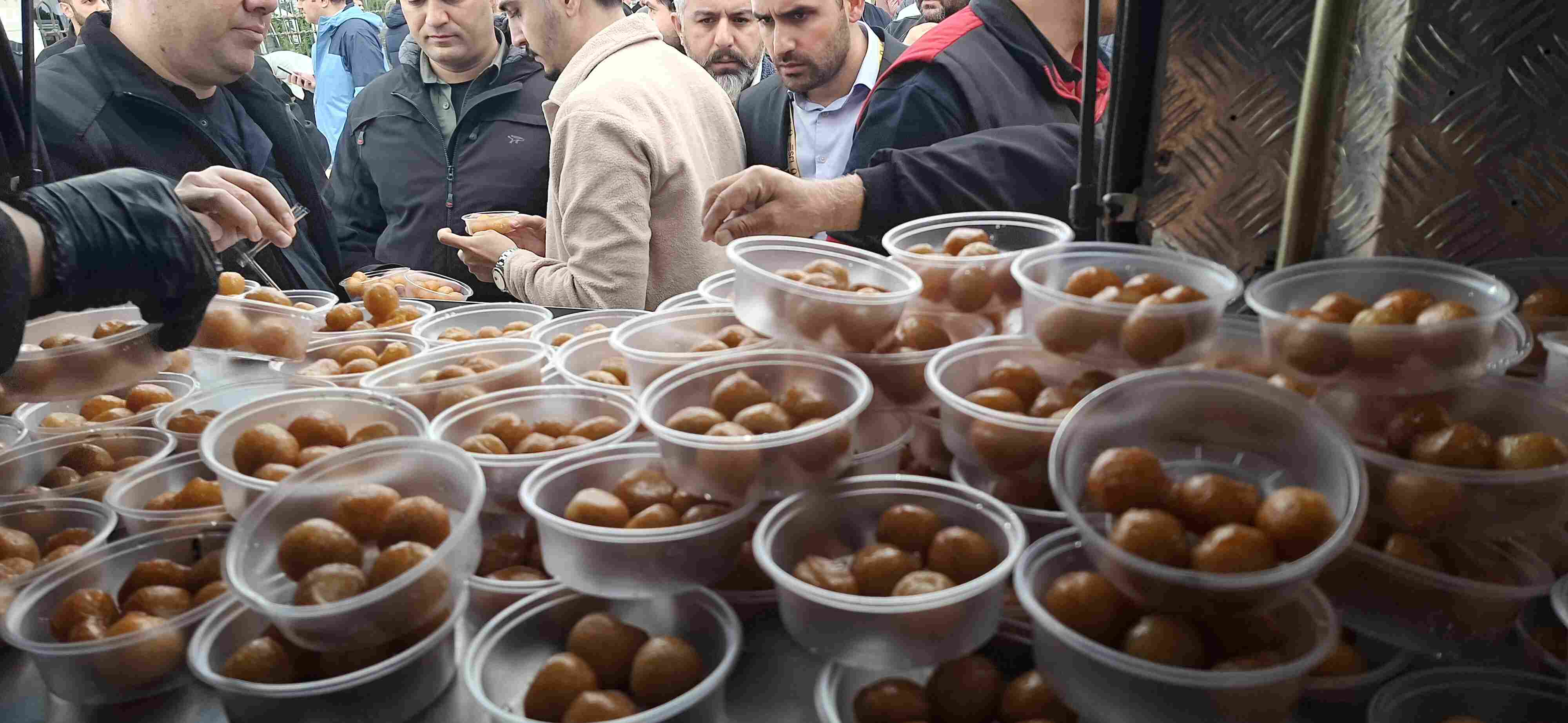 Çıtır hayır lokması ve şerbetli tatlı dökümü